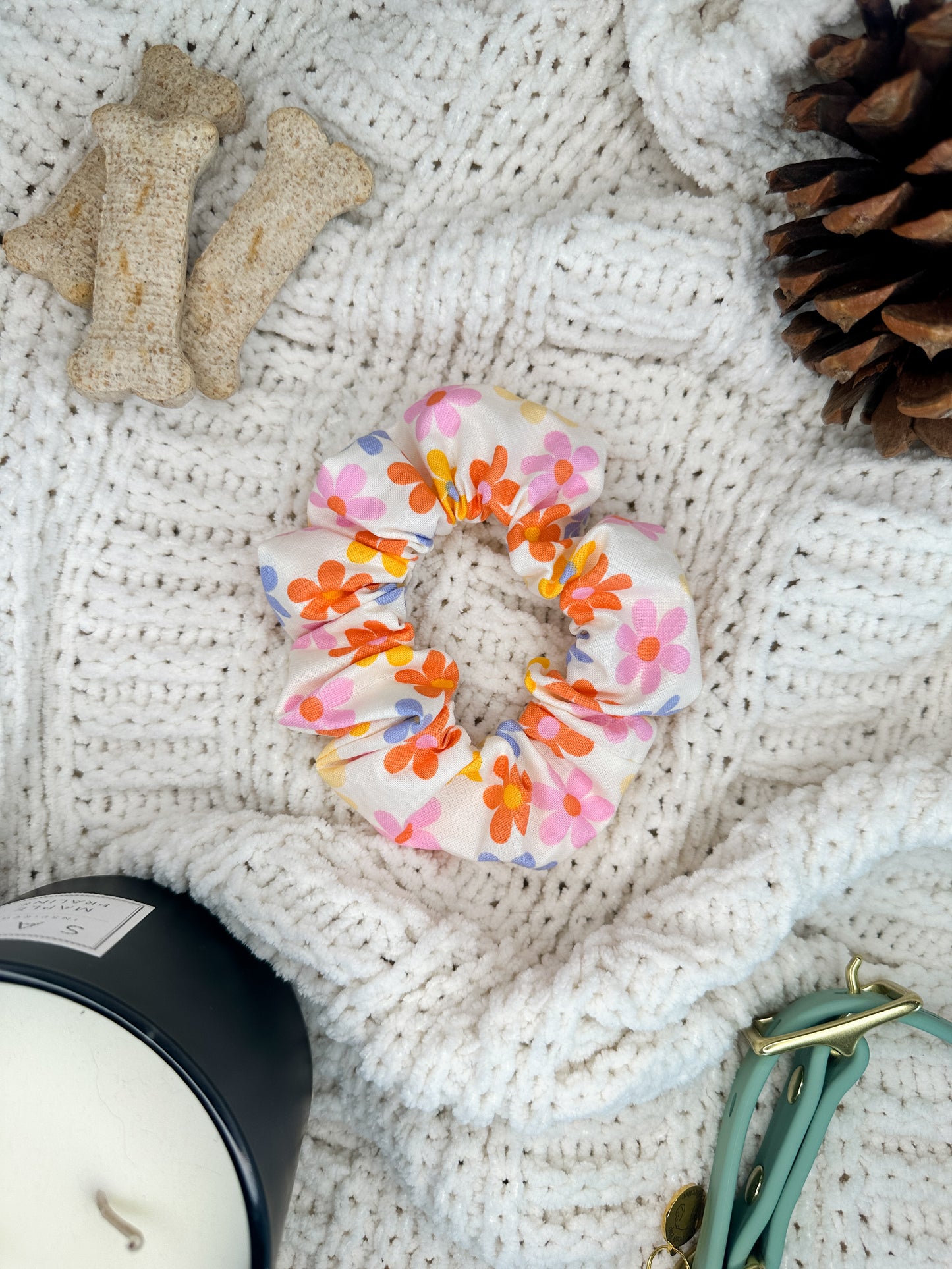 Retro Daisy Scrunchie